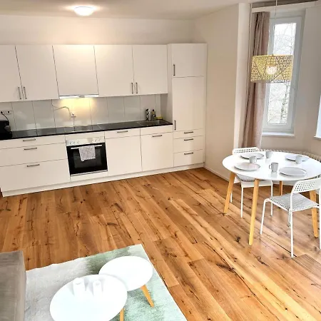 Gemütliche Und Geräumige 2,5 Mit Kostenlosem Parkplatz Apartamento