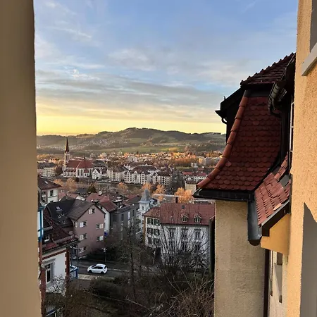 Gemuetliche Und Geraeumige 2,5 Mit Kostenlosem Parkplatz