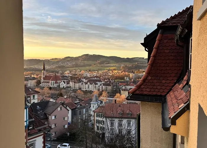 Gemuetliche Und Geraeumige 2,5 Mit Kostenlosem Parkplatz